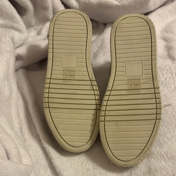 Dolce Vita Monochrome Sneakers with Silver Detail - Picture 4 of 5